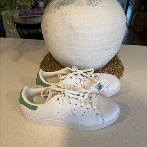 Adidas Kids Sneakers in White and Green - Picture 3 of 4